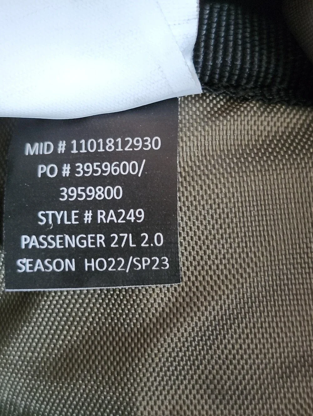 ROARK 27L 2.0 Passenger RA249 Travel Backpack Laptop pkt Black/Olive NWOT